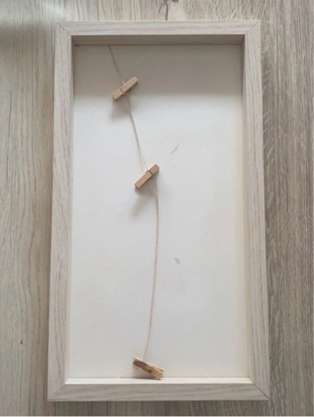 Marco de fotos de madera con cuerda