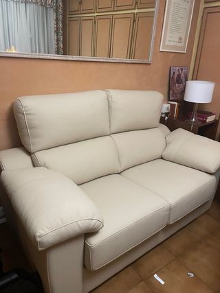 iSofá de 2 plazas de piel beige
