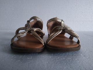 Sandálias Kiabi menina tamanho 27 douradas