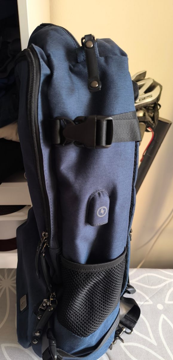 Mochila maletín azul & other stories