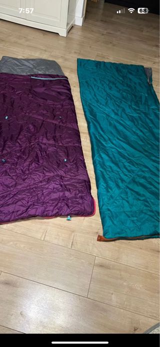 Dos sacos de dormir para turismo