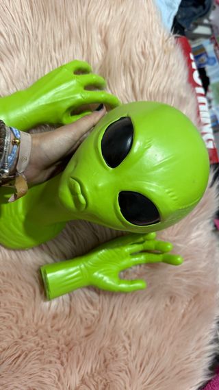Decoración de pared de alienígena verde