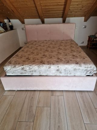 Letto contenitore matrimoniale rosa in velluto 