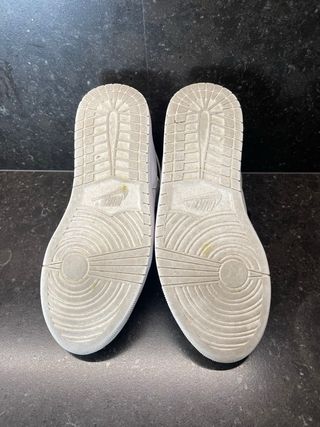 Nike Jordan Access Blancas y Negras