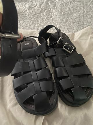 Sandalias cangrejeras piel Zara