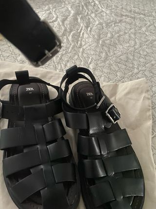 Sandalias cangrejeras piel Zara