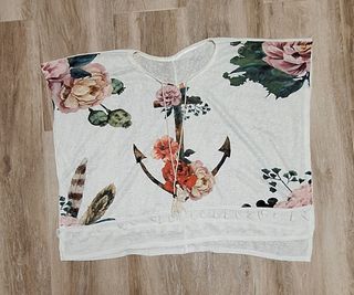 Blusa Estampada Flores y Ancla
