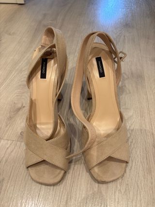 Zapatos de tacón Mango ante beige talla 39