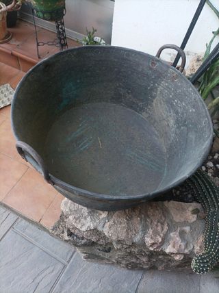 Caldera de cobre antigua
