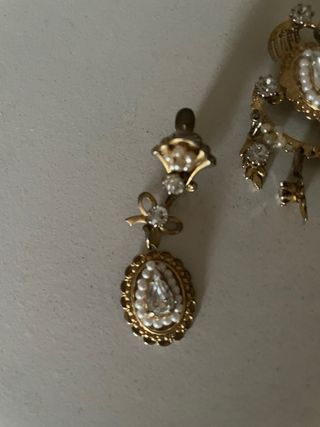 Aderezo de oro con perlas y diamantes