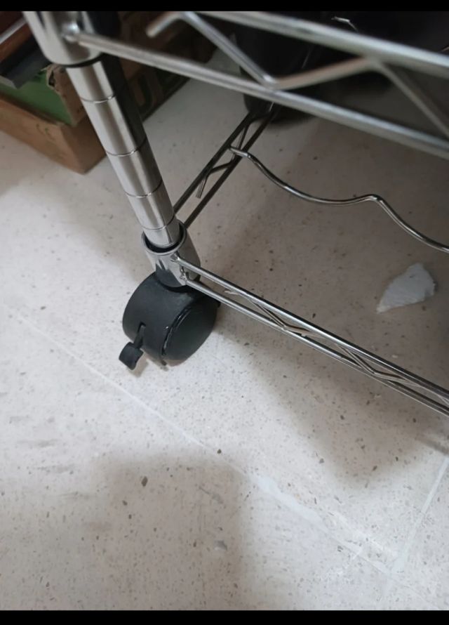 Botellero Metálico con Ruedas