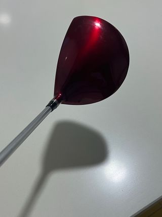 Palo de golf Driver rojo metalizado nuevo.