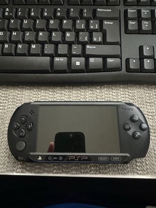 Sony PSP Negra con tarjeta de memoria. Chipped. 