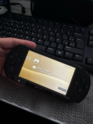 Sony PSP Negra con tarjeta de memoria. Chipped. 