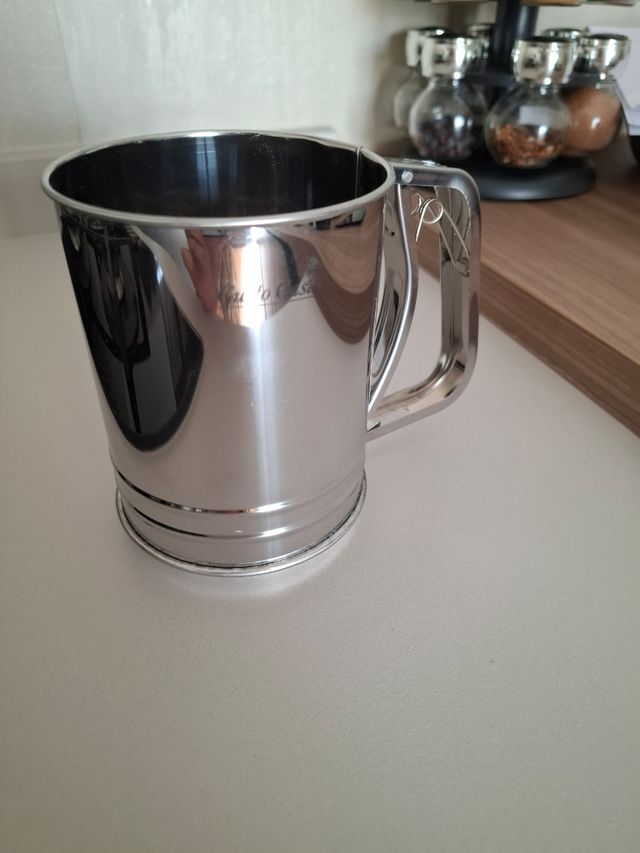 Setaccio per farina in metallo