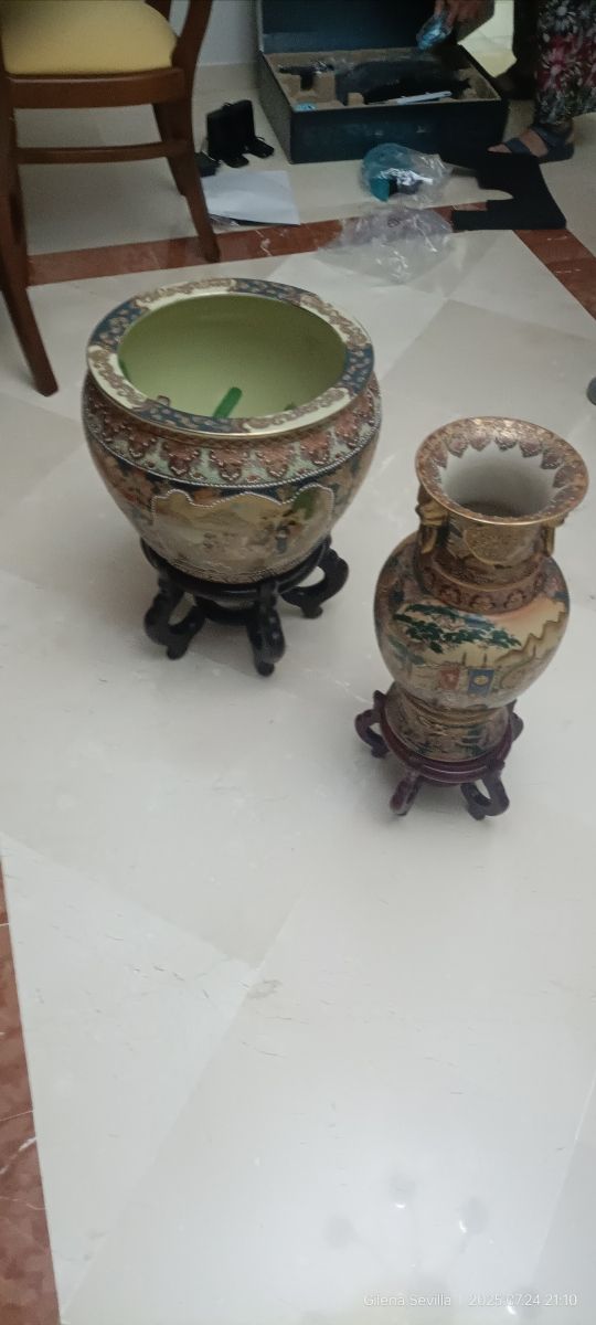 Dos Jarrónes Chinos Porcelana Madera Dorado Multi