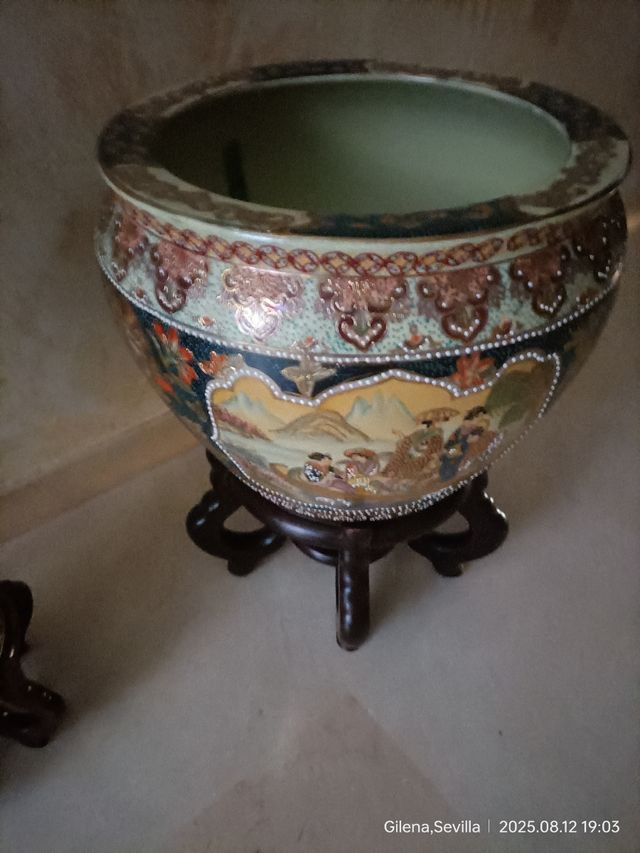 Dos Jarrónes Chinos Porcelana Madera Dorado Multi