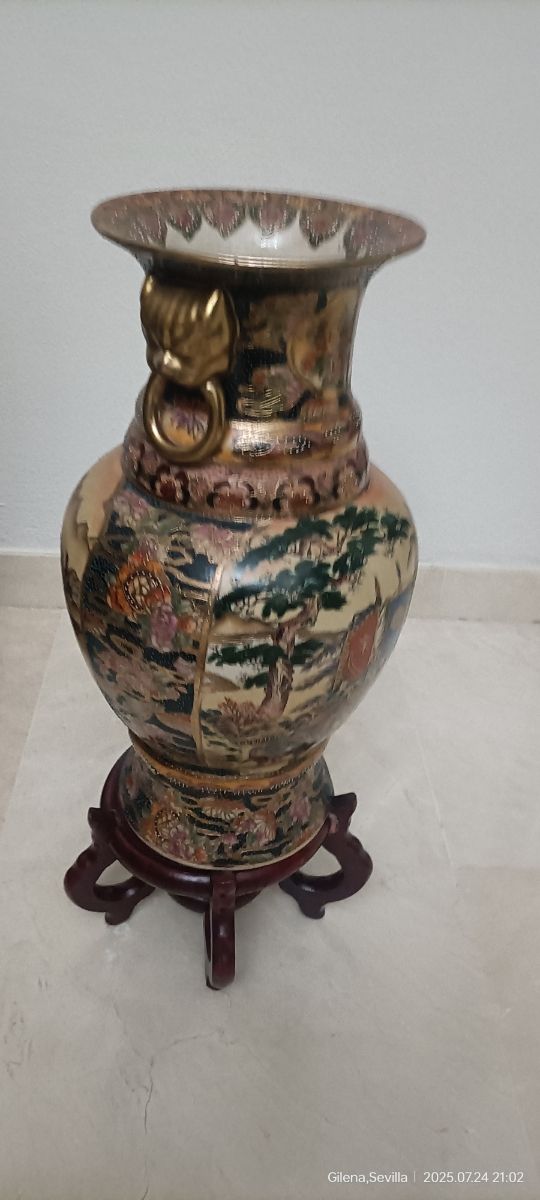 Dos Jarrónes Chinos Porcelana Madera Dorado Multi