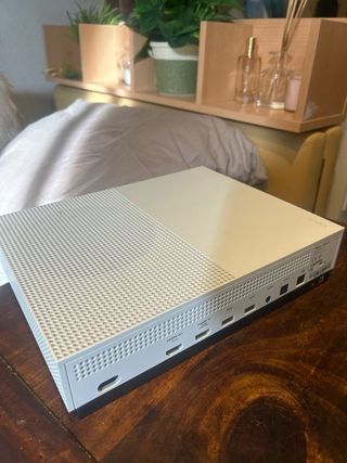 Xbox One 500GB Blanca 1 mando. casi nueva