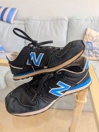 New Balance Negro y Azul Marino.