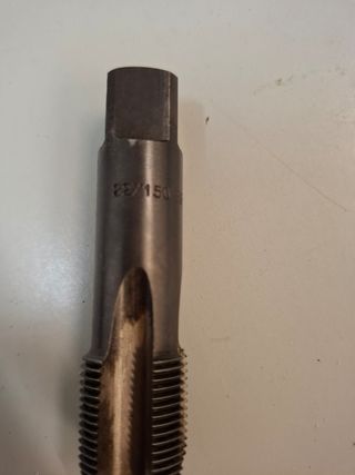 Macho de roscar M22