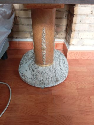 Pie de mesa central antiguo mármol cuero