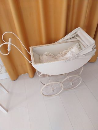 Carro de muñecas blanco vintage