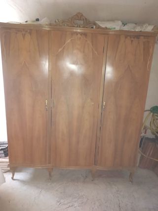 Armario ropero antiguo de madera