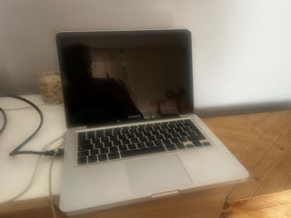 Apple MacBook Plata