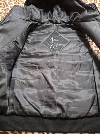 Chaleco Nikita Negro con Capucha