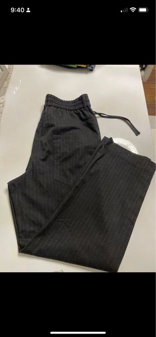 Pantalones grises de Zara