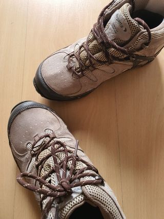 Botas de Montaña Beige Talla 40. Es como 39 normal