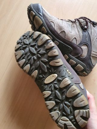 Botas de Montaña Beige Talla 40. Es como 39 normal