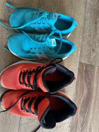 Lote de zapatillas  azul y naranja