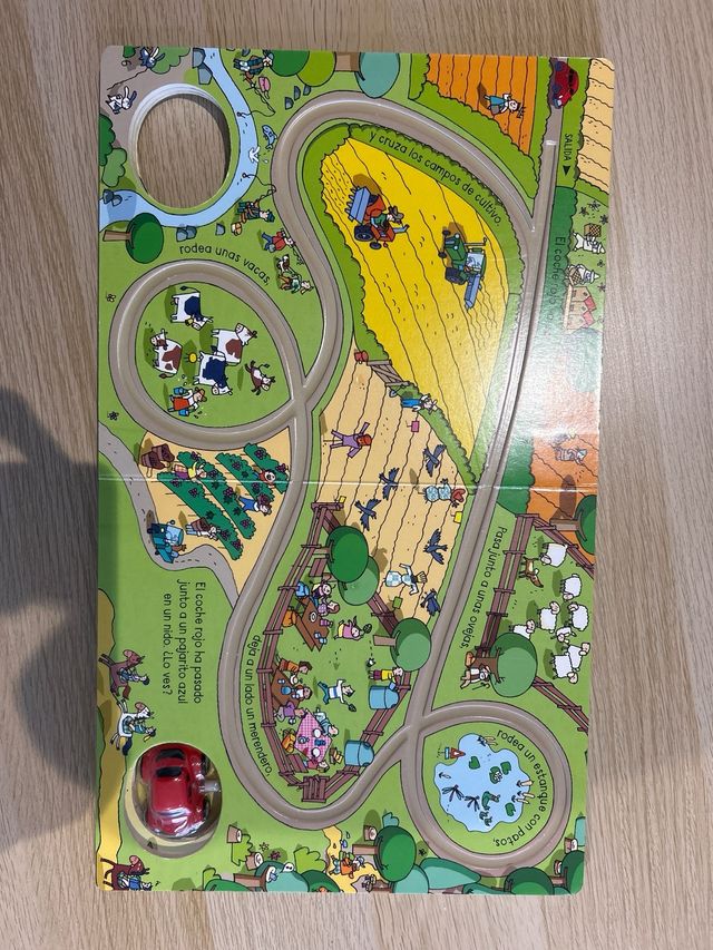 Juega con el libro del coche rojo