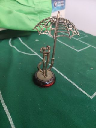 Statuetta Innamorati Sotto Ombrello