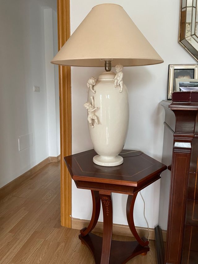 Conjunto mesa y lámpara cerámica ángeles