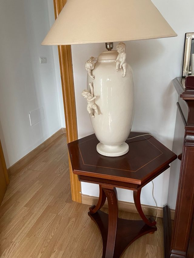 Conjunto mesa y lámpara cerámica ángeles