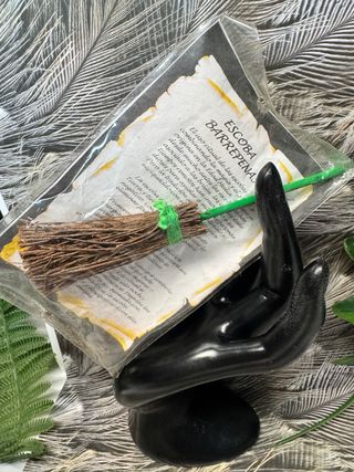 Escoba Barrepenas Ritual Mágica