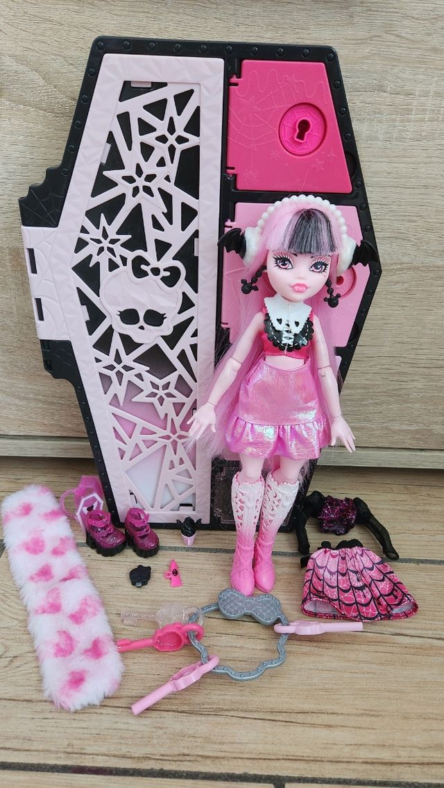 Bambola Monster High Draculaura con accessori