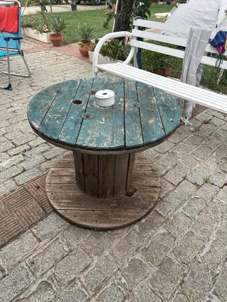 Mesa de carrete de madera rústica