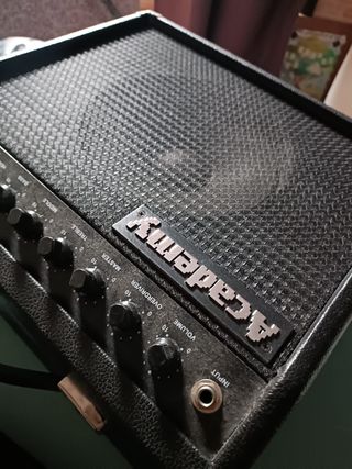Guitarra Eléctrica Academy y Amplificador