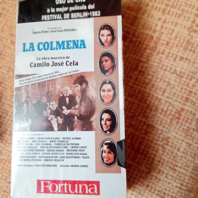 Cintas de vídeo sin desprecintar.