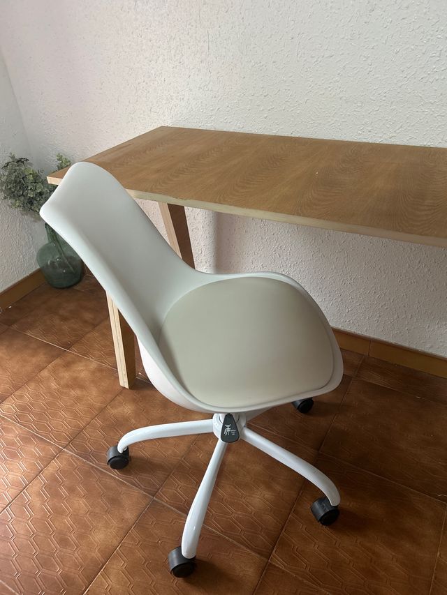 Silla de Oficina marca Themasie con Ruedas
