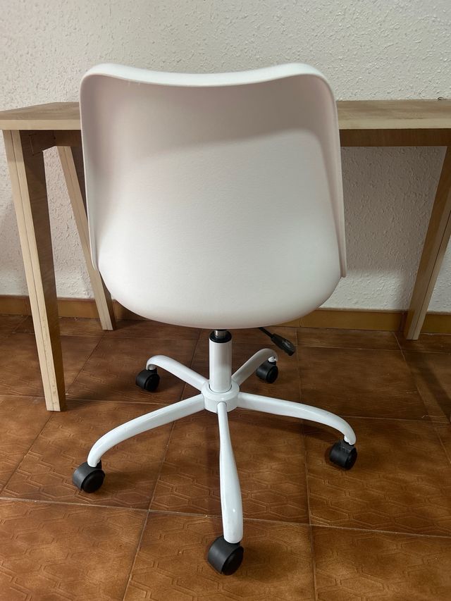 Silla de Oficina marca Themasie con Ruedas