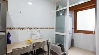 Mesa de cocina y 2 sillas