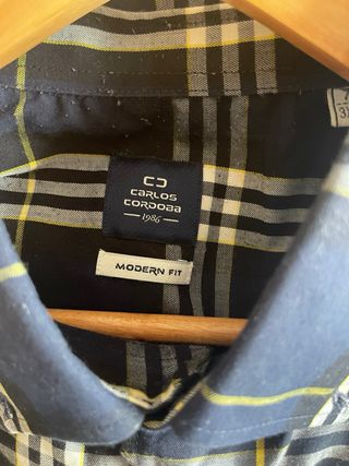 Camisa de cuadros azul y amarilla