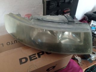 Faros Seat León lado pasajero 
