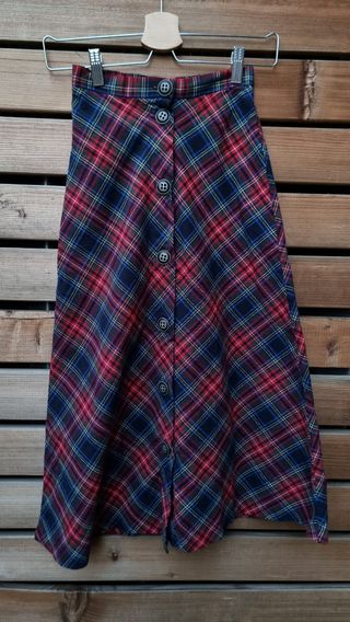 Falda Stradivarius cuadros escoceses midi