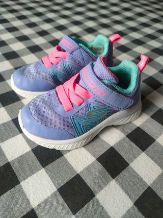 Deportivas Skechers Talla 22 Niña